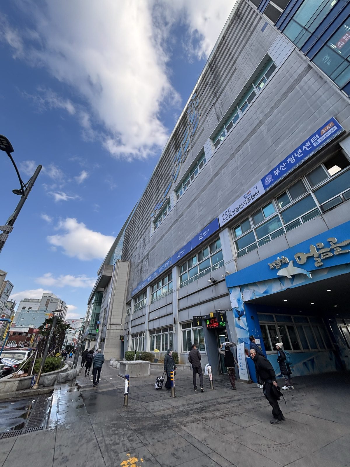 釜山札嘎其市場建築外觀