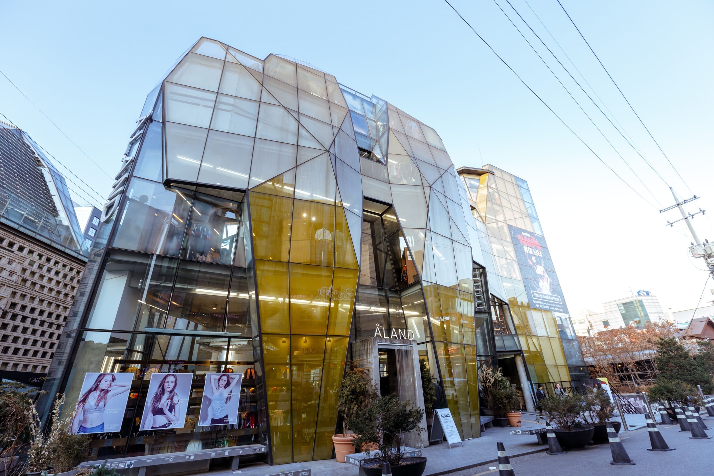 韓國弘大購物街與服飾店試穿提醒