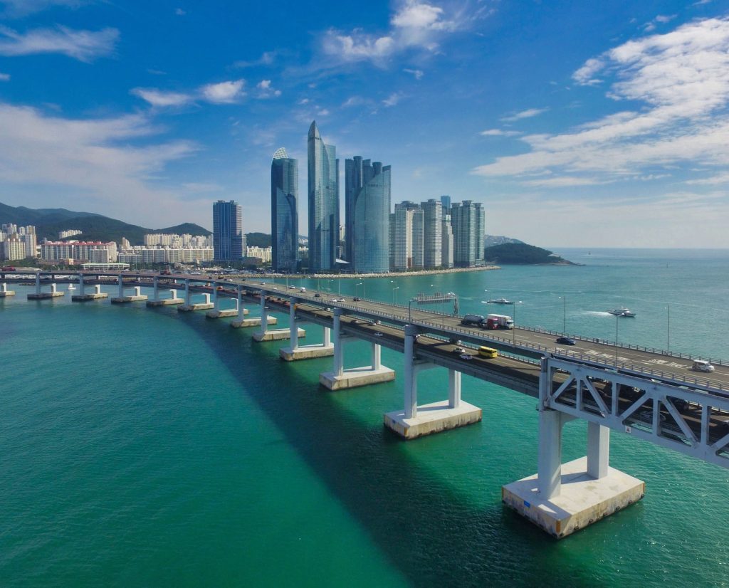 釜山廣安大橋與海岸城市景觀