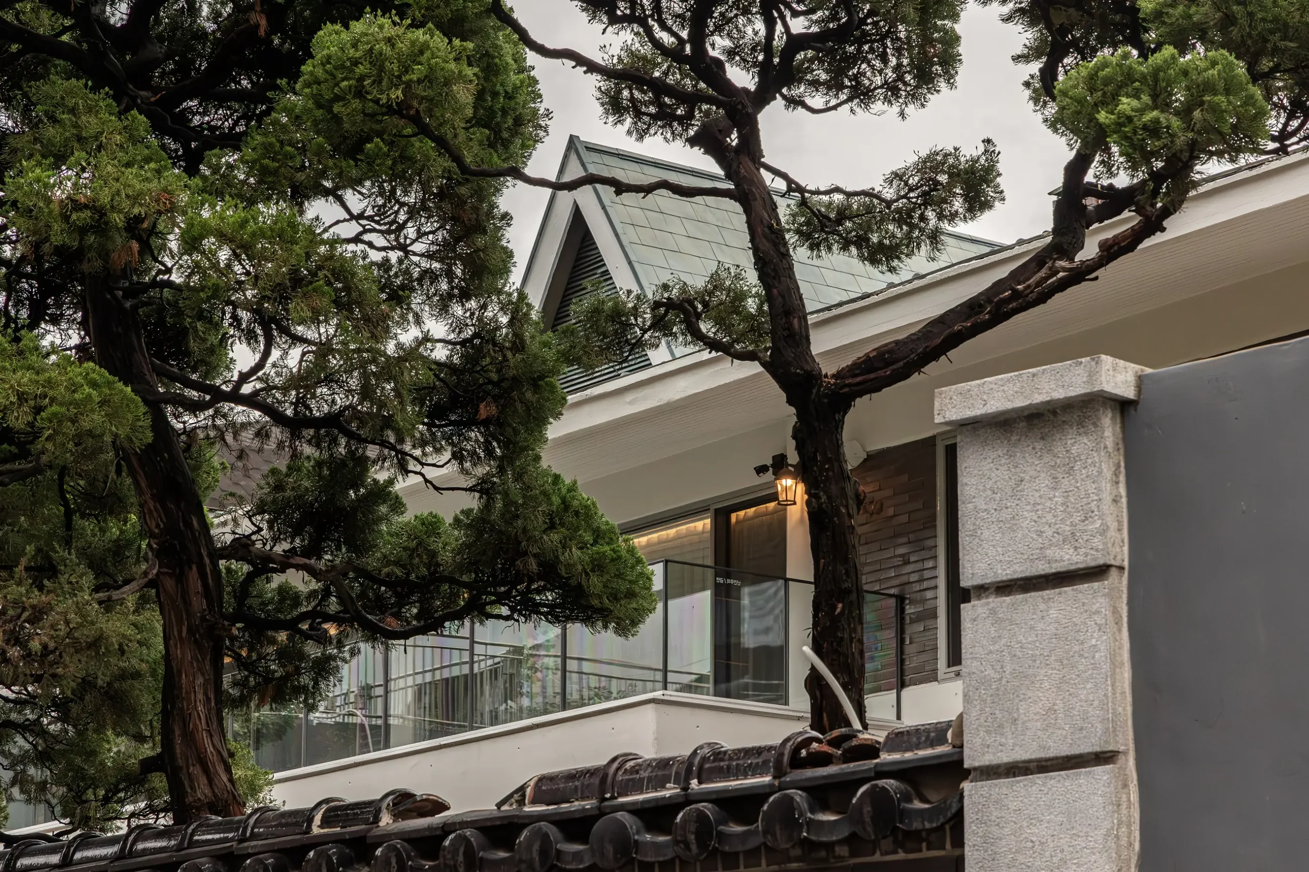 首爾必訪新地標：韓國星巴克首家賣雞尾酒的60年代復古咖啡店