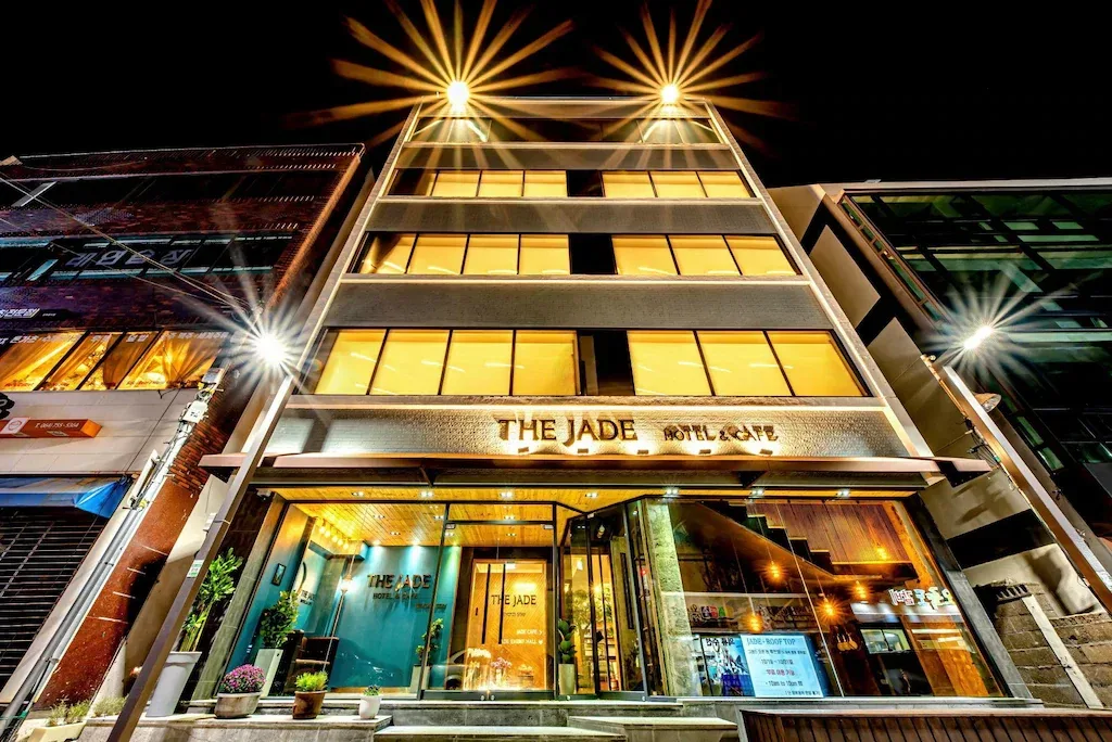 The Jade Hotel或同等級