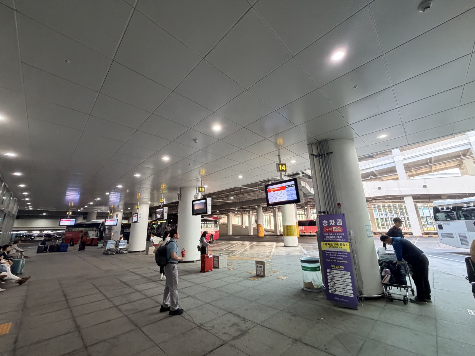 仁川機場室外巴士候車月台與站號