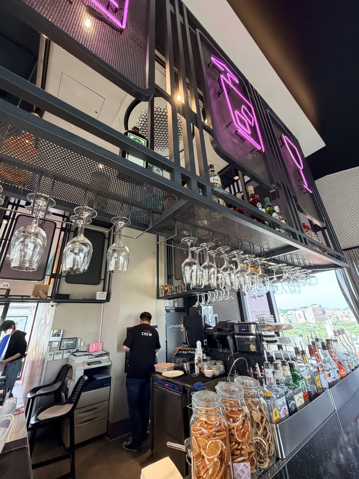 Moxy Seoul Insadong Bar Moxy 酒吧空間