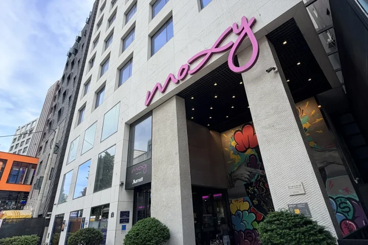 首爾仁寺洞慕奇夕酒店|Moxy Seoul Insadong 房型、交通與包車接送攻略