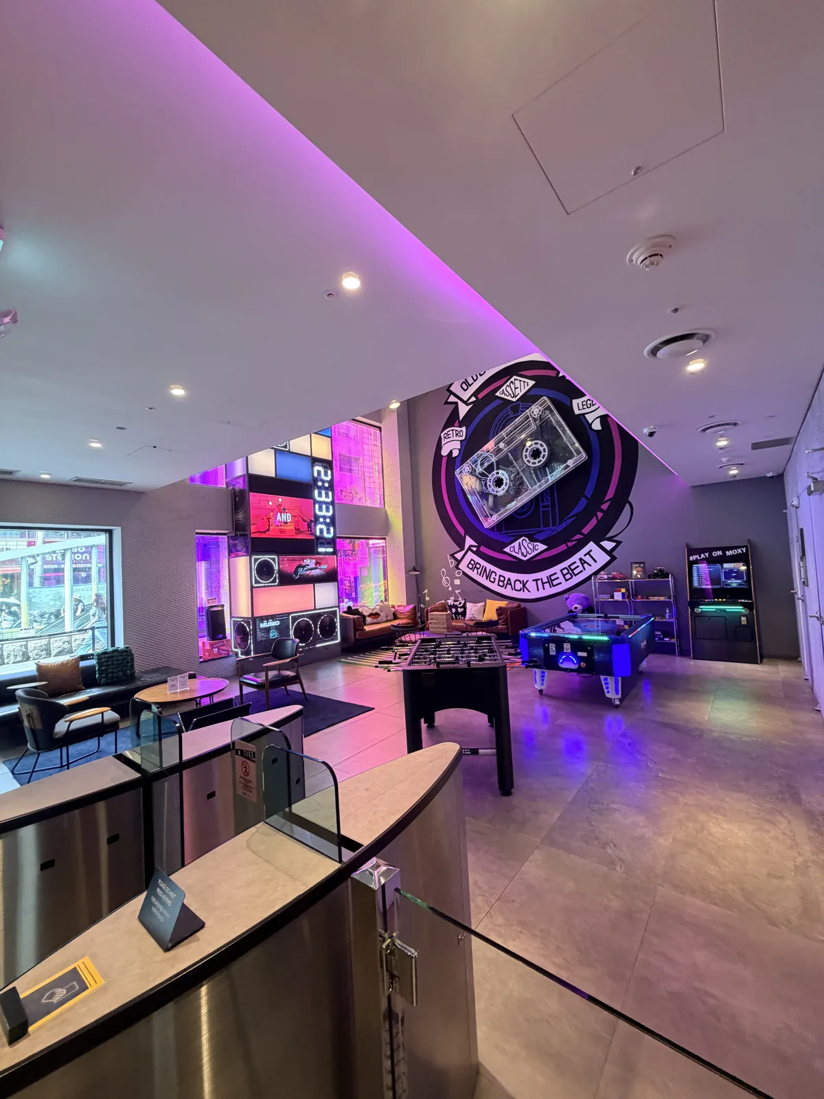 Moxy Seoul Insadong 一樓遊戲休息大廳