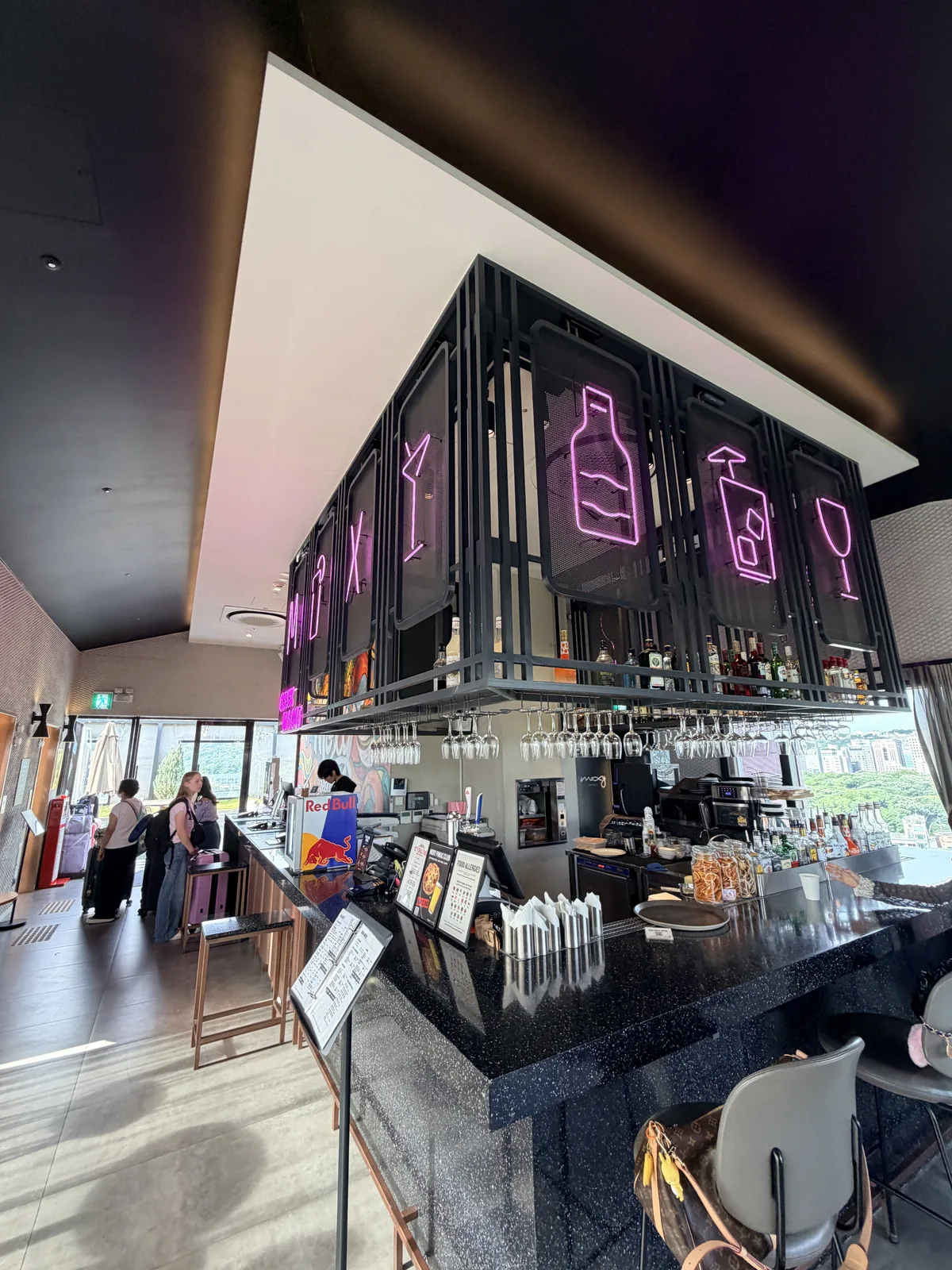 Moxy Seoul Insadong 鄰近鐘路三街與益善洞餐廳街