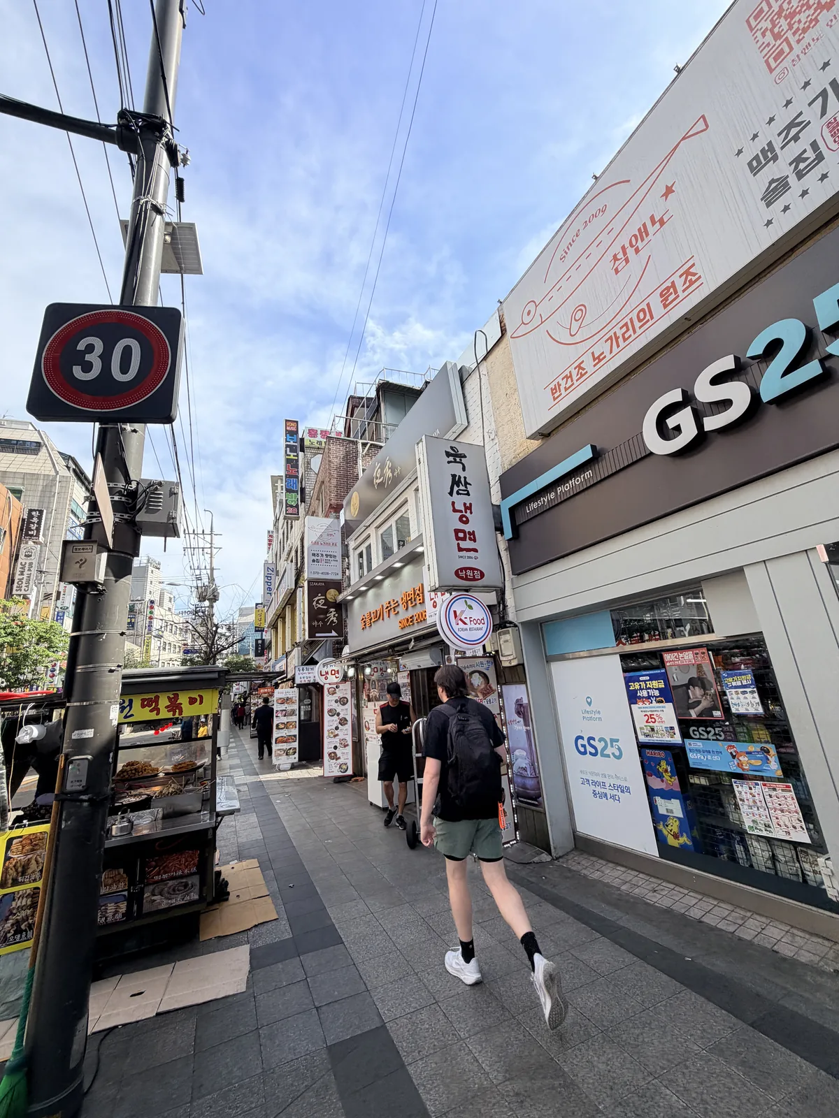 Moxy Seoul Insadong 附近鐘路三街餐廳與便利商店