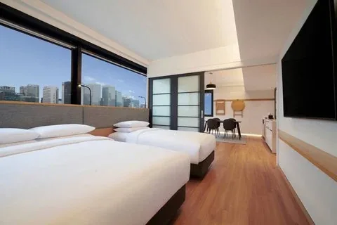 Moxy Seoul Insadong 雙床房空間