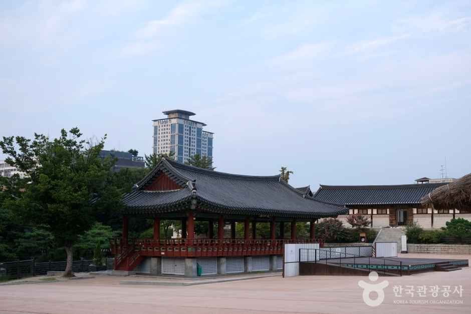 南山谷韓屋村