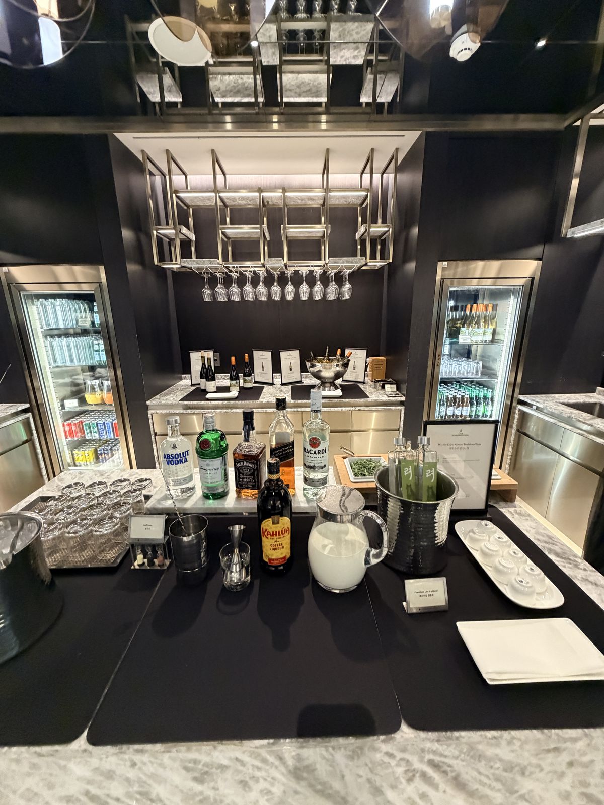 行政酒廊自助飲料吧與咖啡區