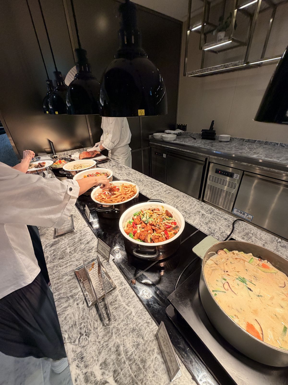 行政酒廊早餐自助台的現做熱食