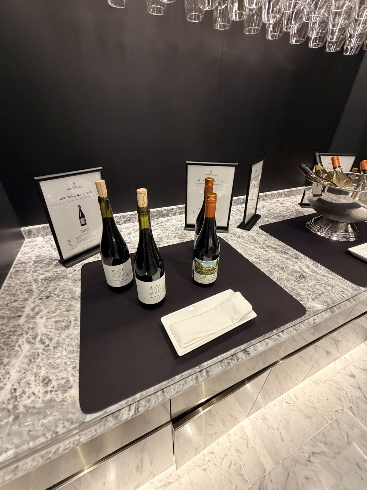行政酒廊早餐時段展示的氣泡酒