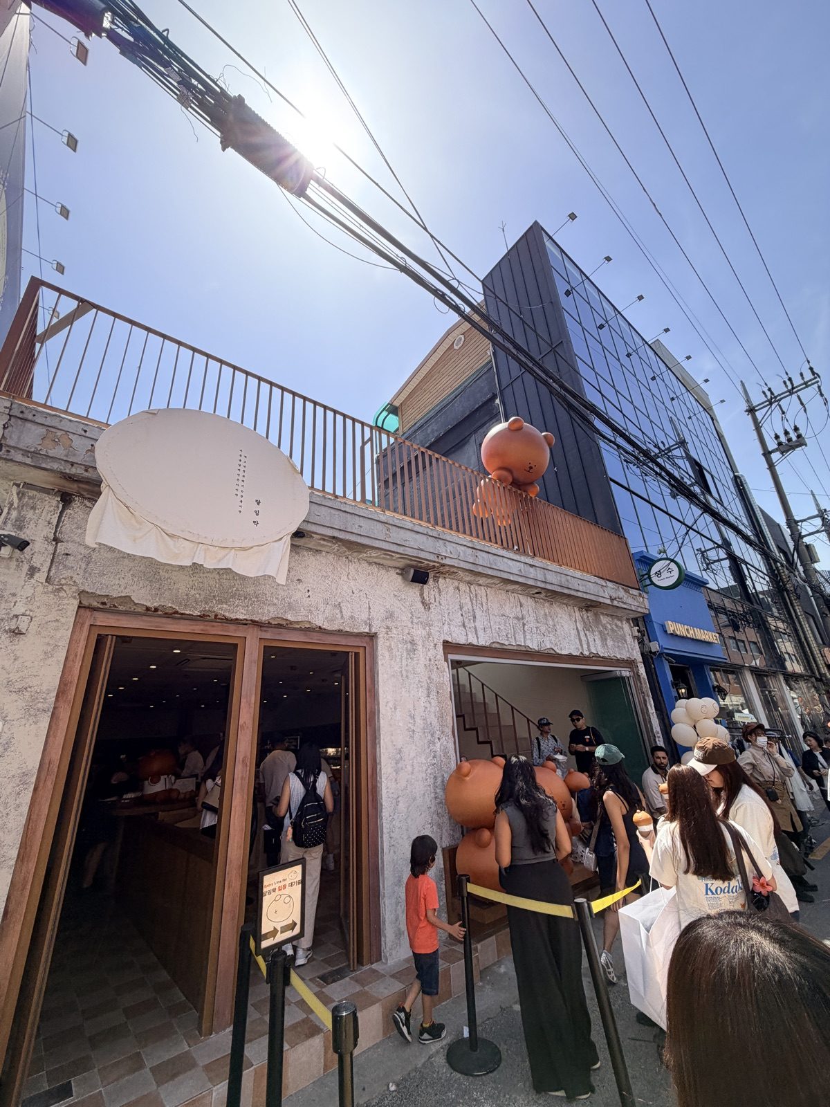 聖水洞巷弄內期間限定角色商店外觀