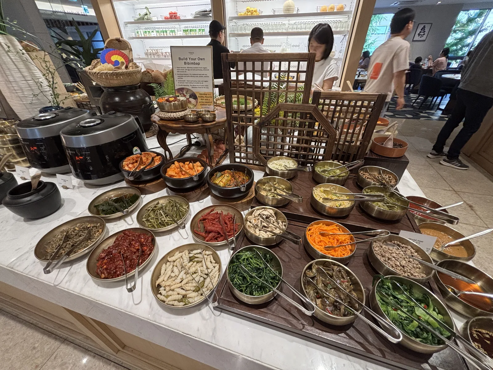 52 Market Place 早餐自製韓式拌飯區的多款蔬菜配料