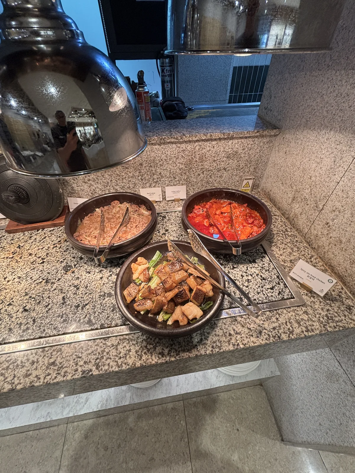 52 Market Place 早餐熱食檯的三款韓式與西式熱菜