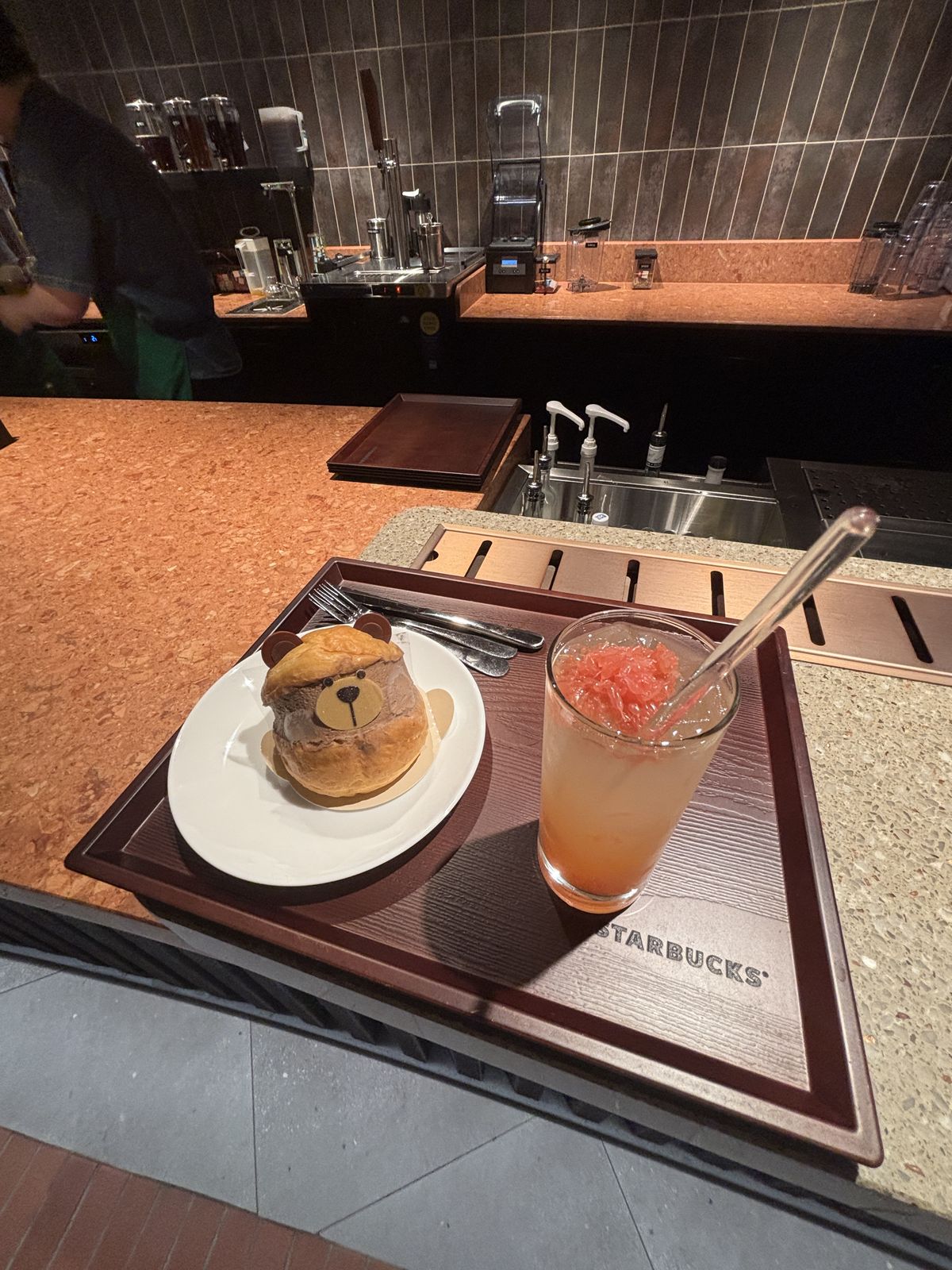廣藏市場星巴克實拍飲品與蛋糕