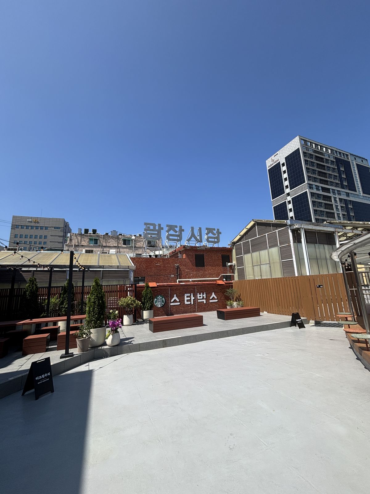 廣藏市場星巴克屋頂露台韓文招牌拍照點