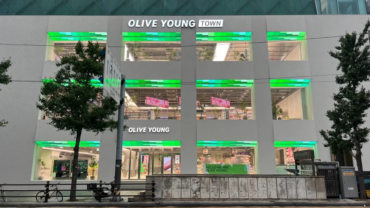 釜山 Olive Young 南浦 Town 四層樓門市外觀