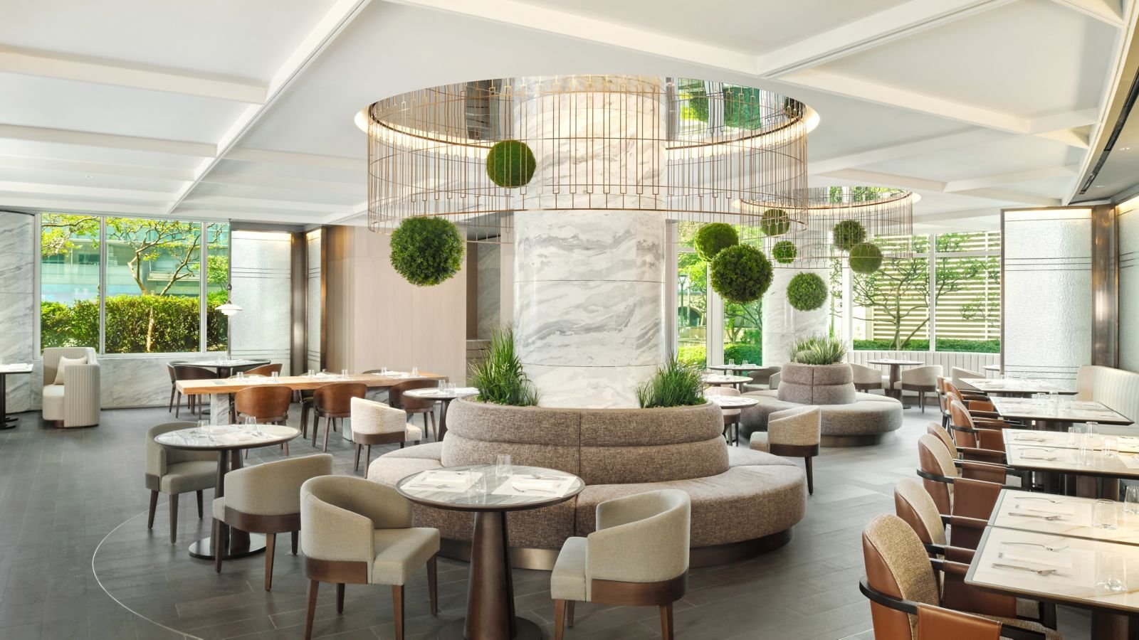 ON:TABLE 餐廳的座椅與綠色植栽