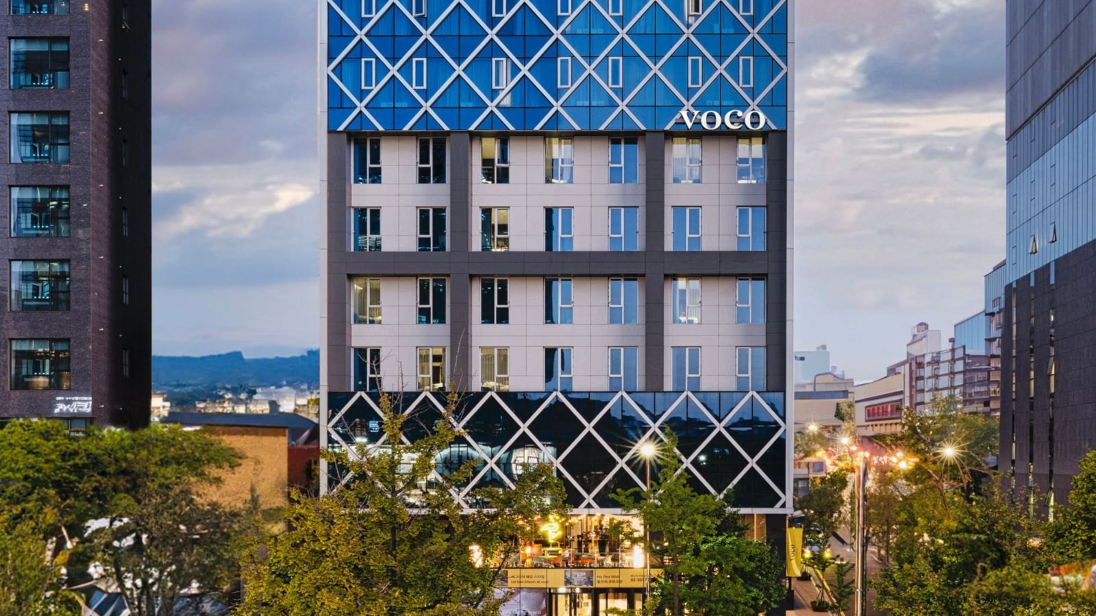 首爾江南 voco 酒店正面建築與街道
