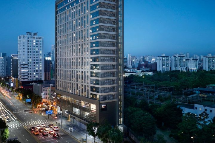 首爾萬楓酒店建築與永登浦夜間街景