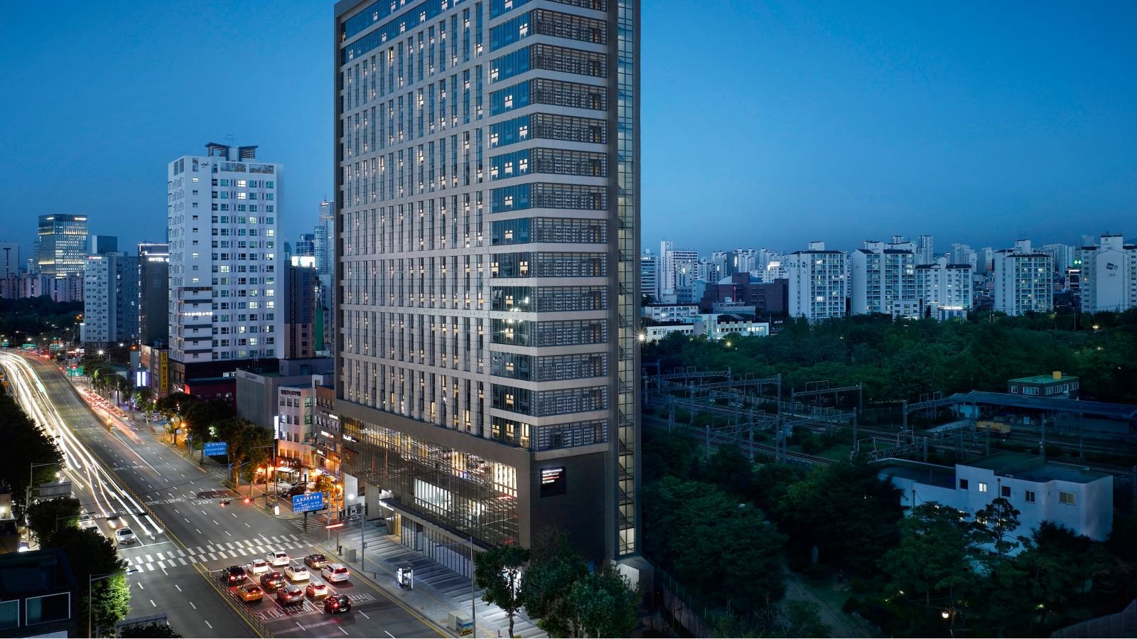 首爾萬楓酒店建築與永登浦夜間街景
