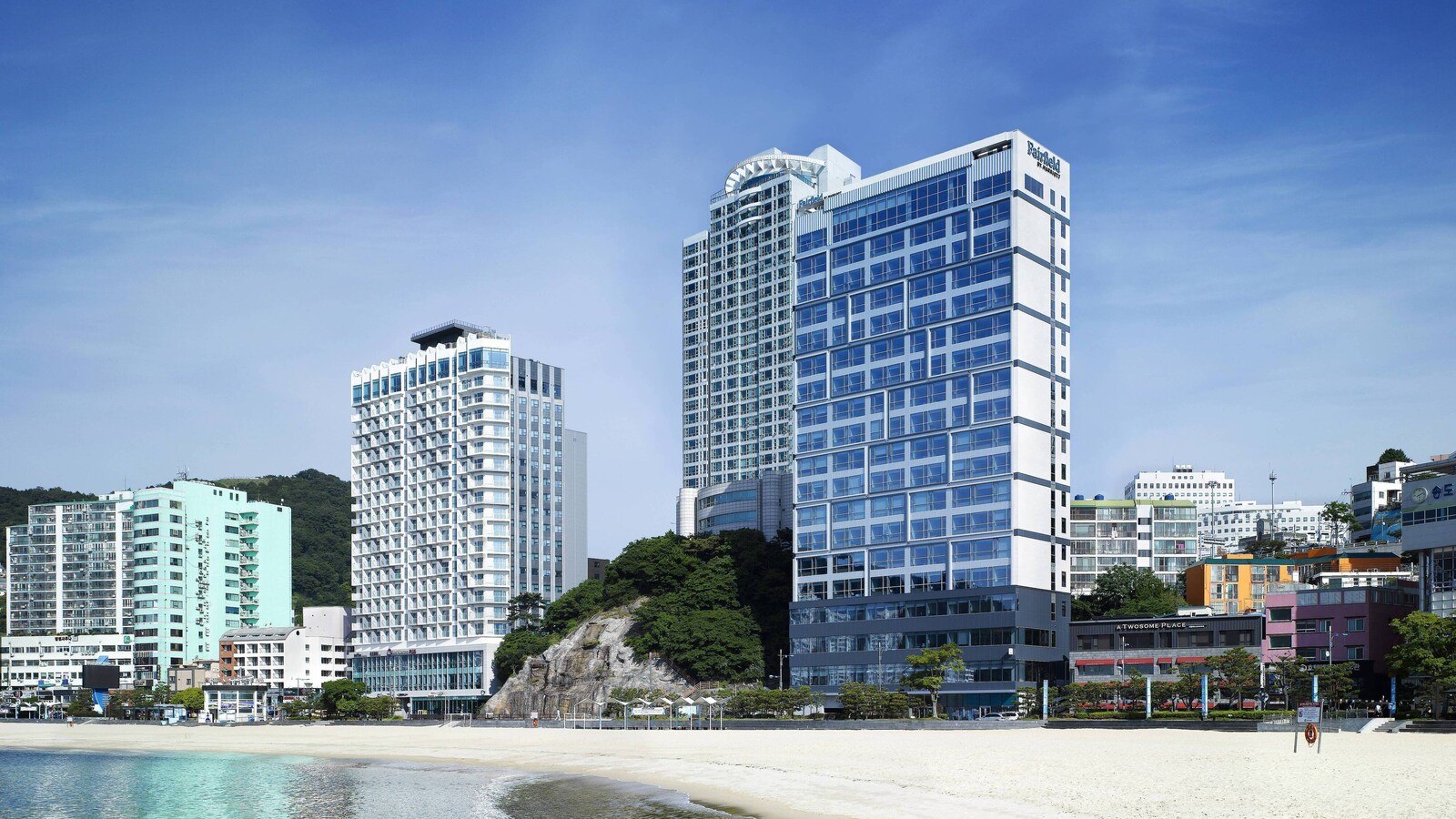 釜山松島海灘萬楓酒店建築與海灘