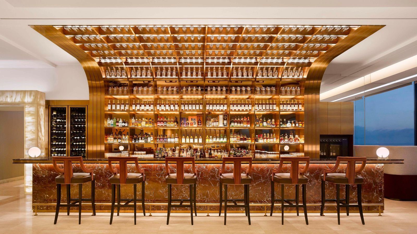 Panorama Lounge 吧台與高腳椅