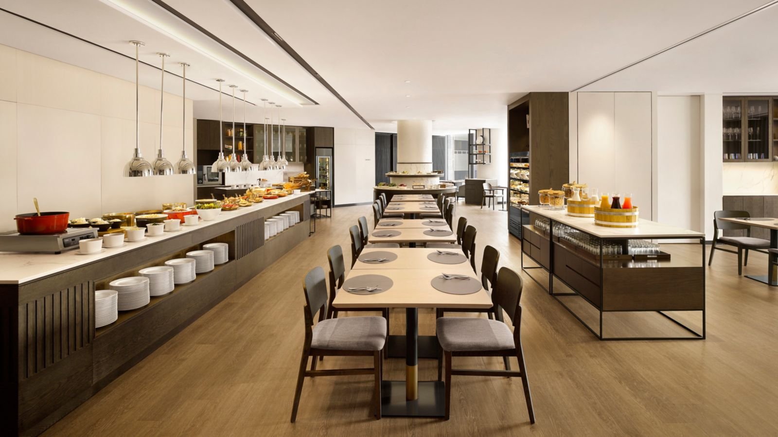 AC Kitchen 餐廳的桌椅與餐檯