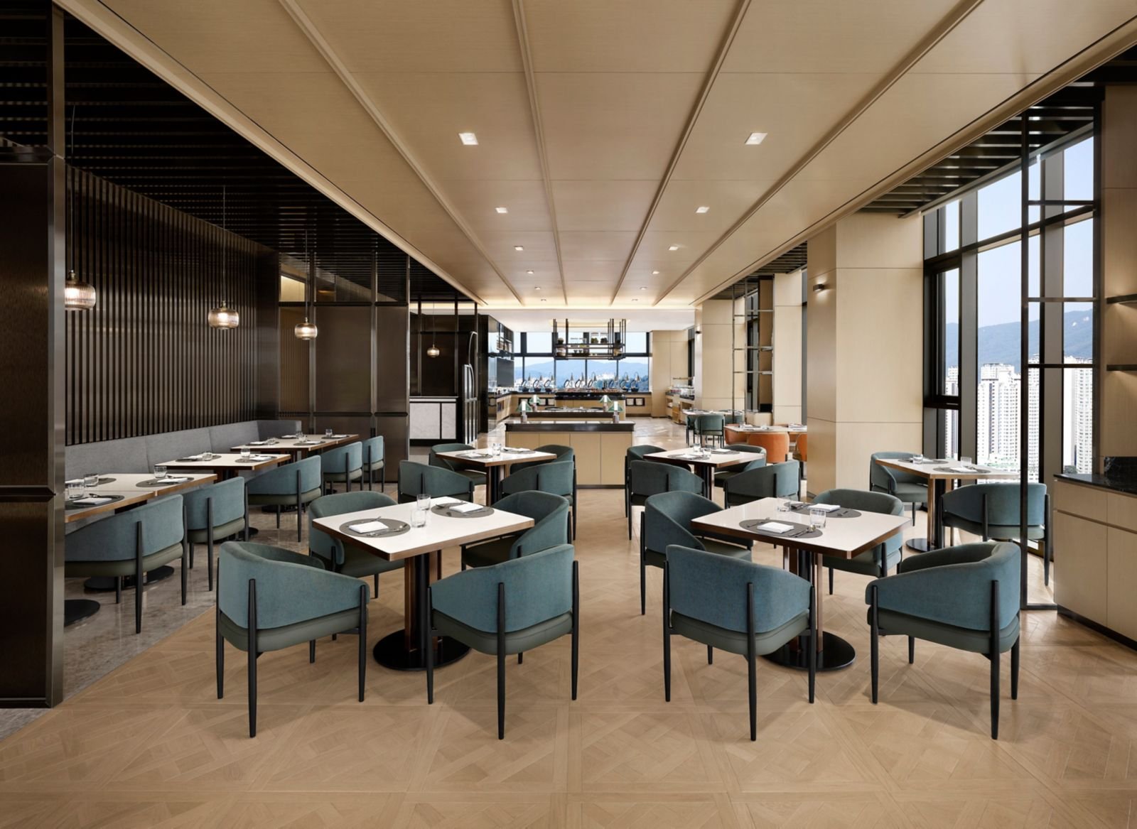 AC Kitchen 餐廳的挑高用餐區