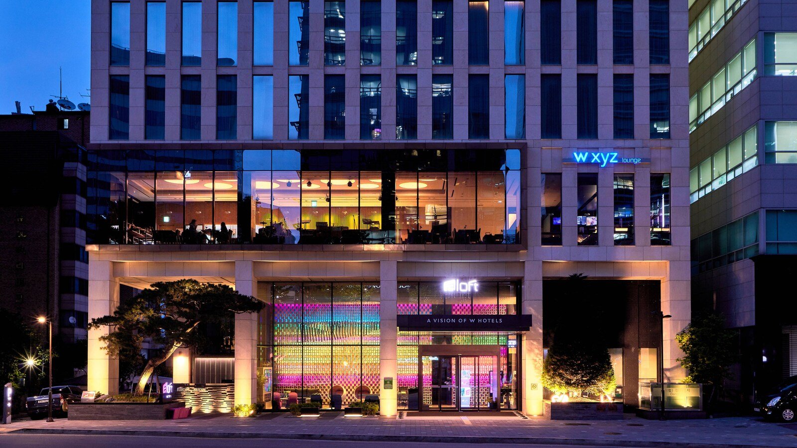 首爾江南雅樂軒飯店夜間外觀