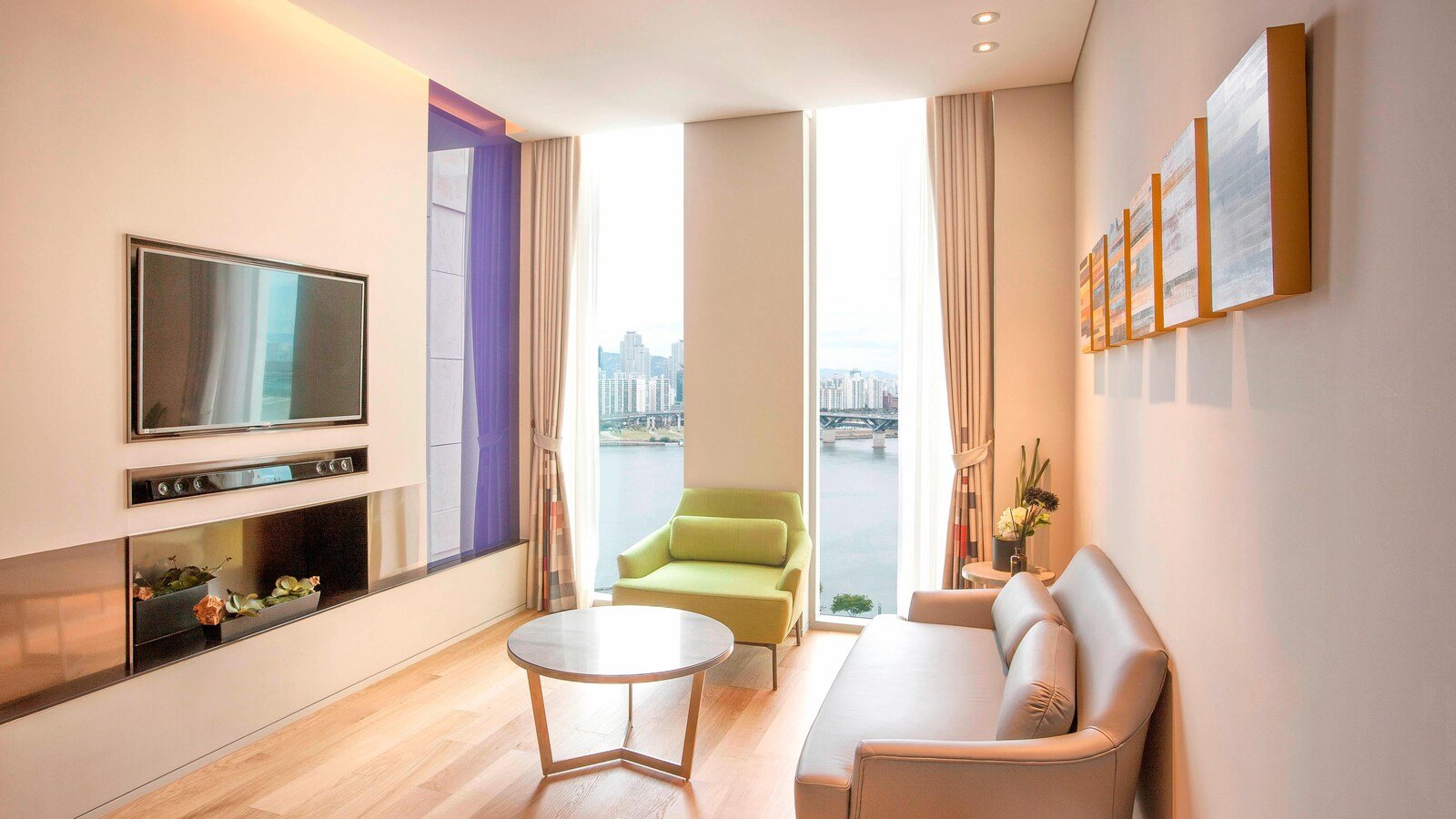 River Suite 起居空間與漢江窗景