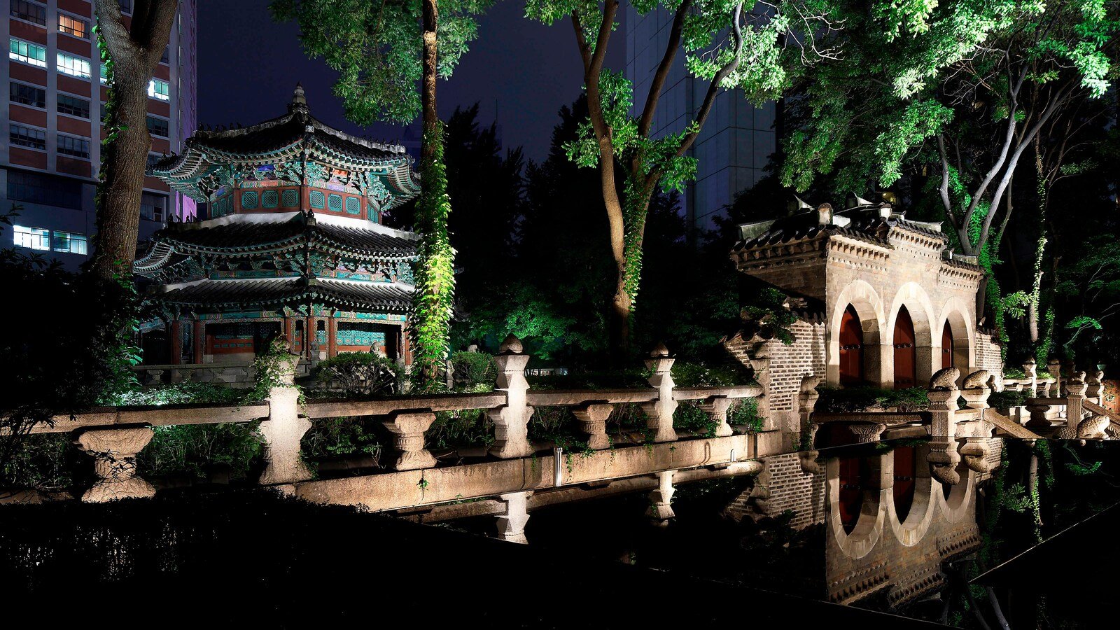 圜丘壇建築與夜間庭園水景