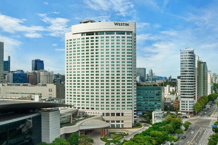 帕納斯威斯汀建築與江南城市景色
