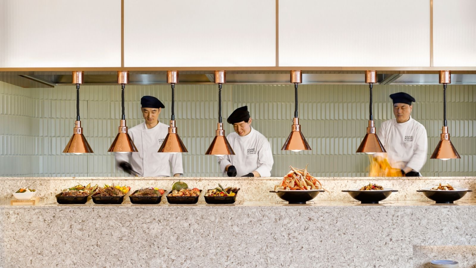 Table 32 自助餐檯與廚師