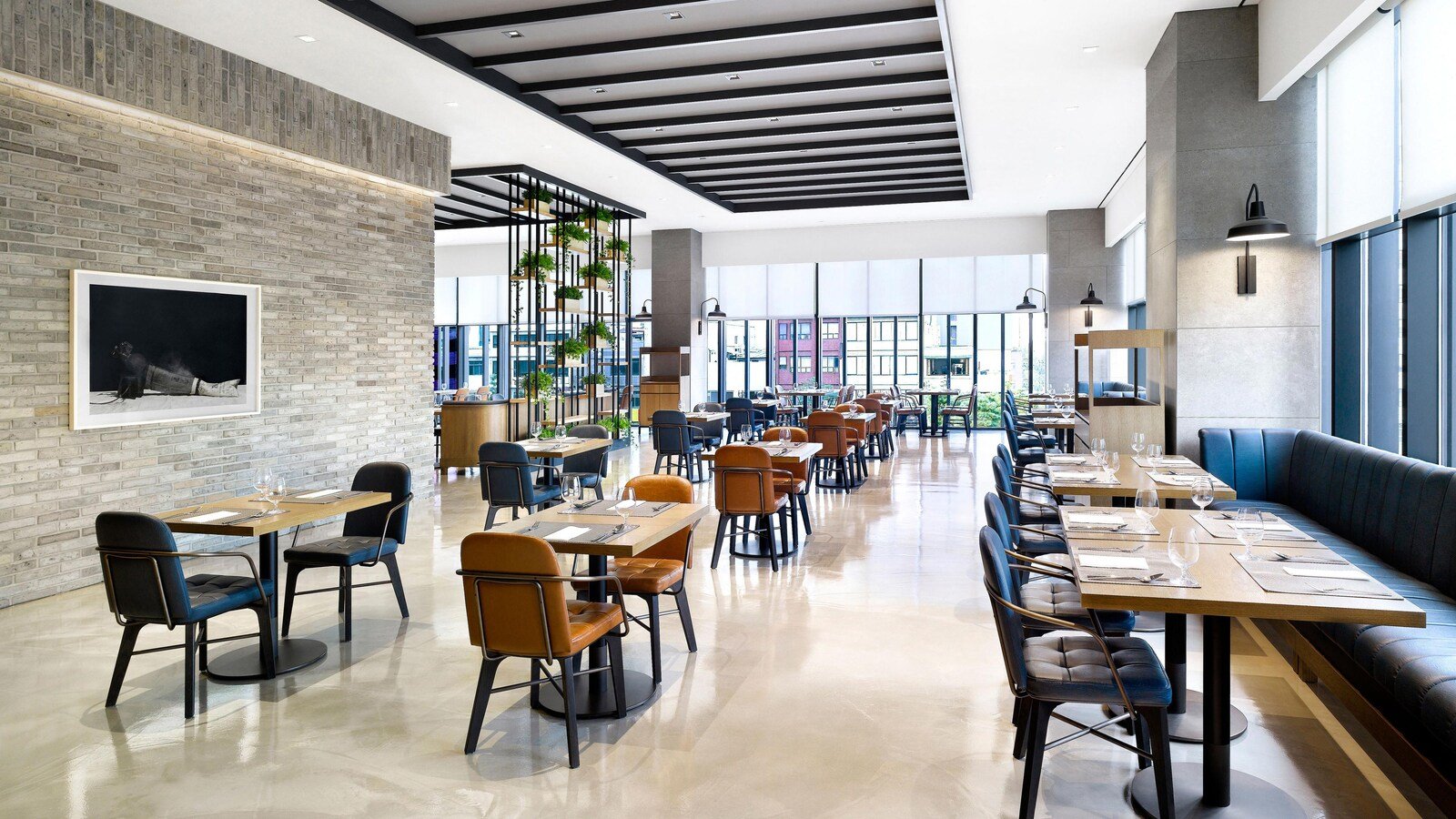 Evolution 餐廳的座位與取餐區