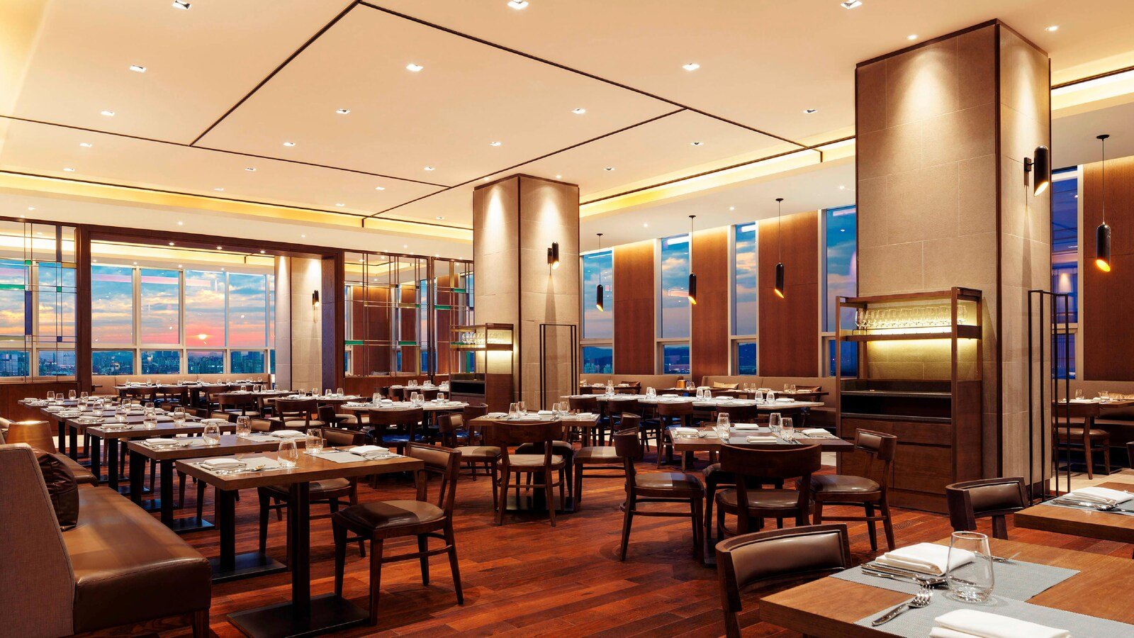 THE eatery 餐廳座位與窗景