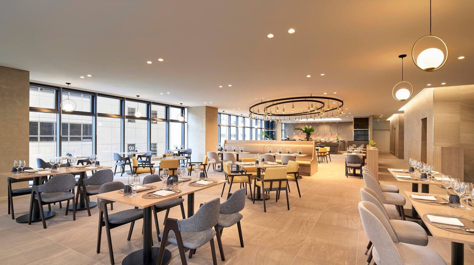 Garden Bistro 餐廳的餐檯與座位