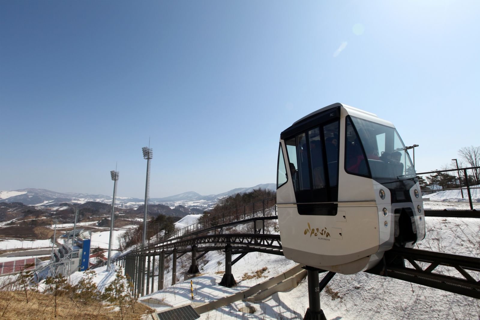 跳台滑雪塔觀景台與單軌列車