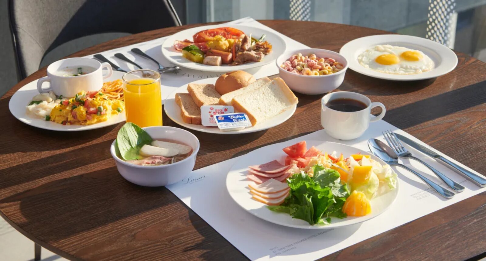 LAMER 餐廳的用餐區