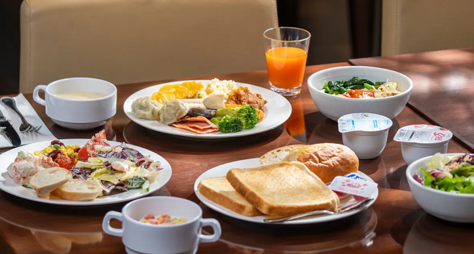 LA MATINEE 餐廳的餐檯與用餐區