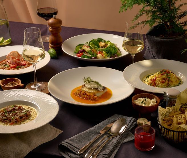 123 Lounge 的義大利麵、沙拉等西式餐點與葡萄酒