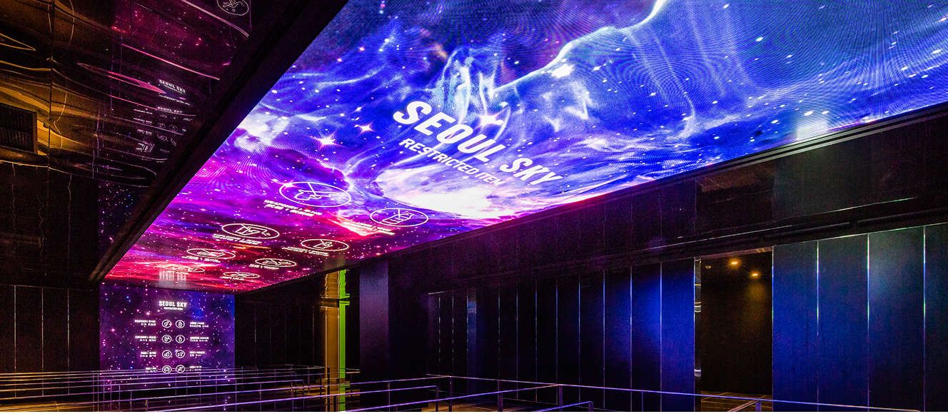 SEOUL SKY 地下 1 樓「韓國的誕生」等候空間的天花板媒體牆