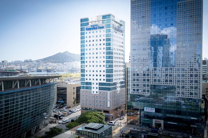 東橫 INN 釜山站 1 號館與車站周邊建築