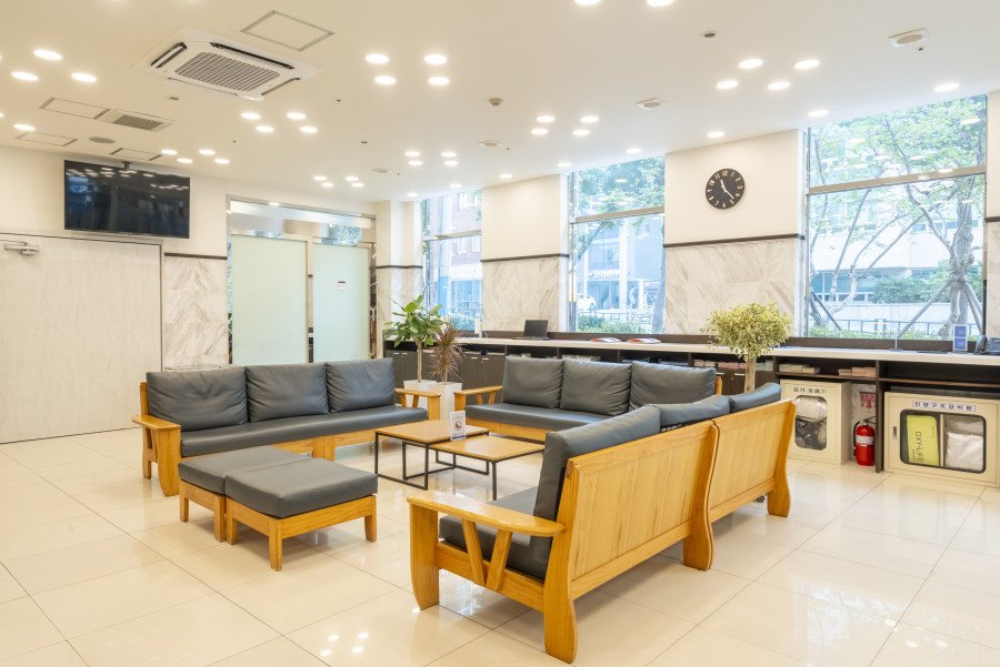西面館大廳的休息座椅