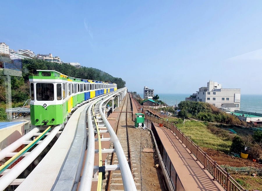海雲台海岸列車與沿線海景