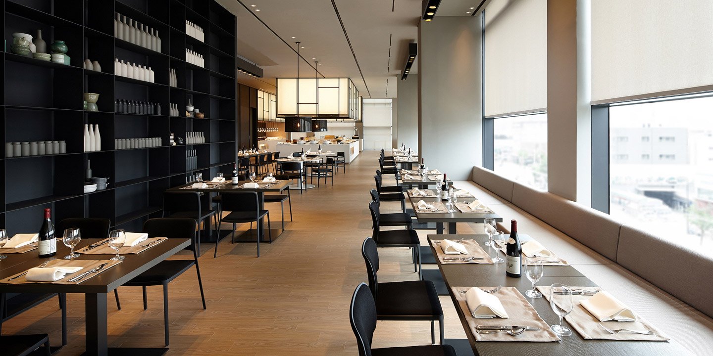 新羅舒泰天安的餐廳用餐空間