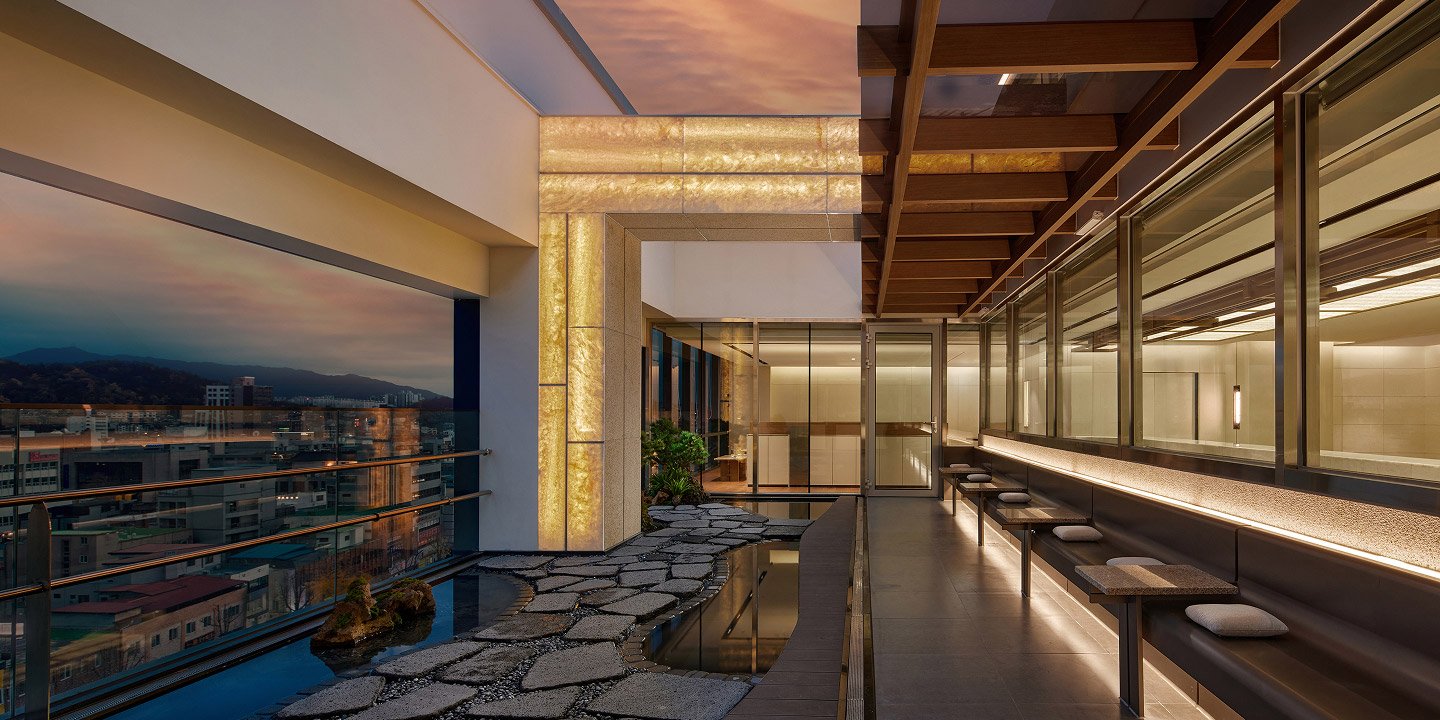 新羅舒泰全州的餐廳用餐空間