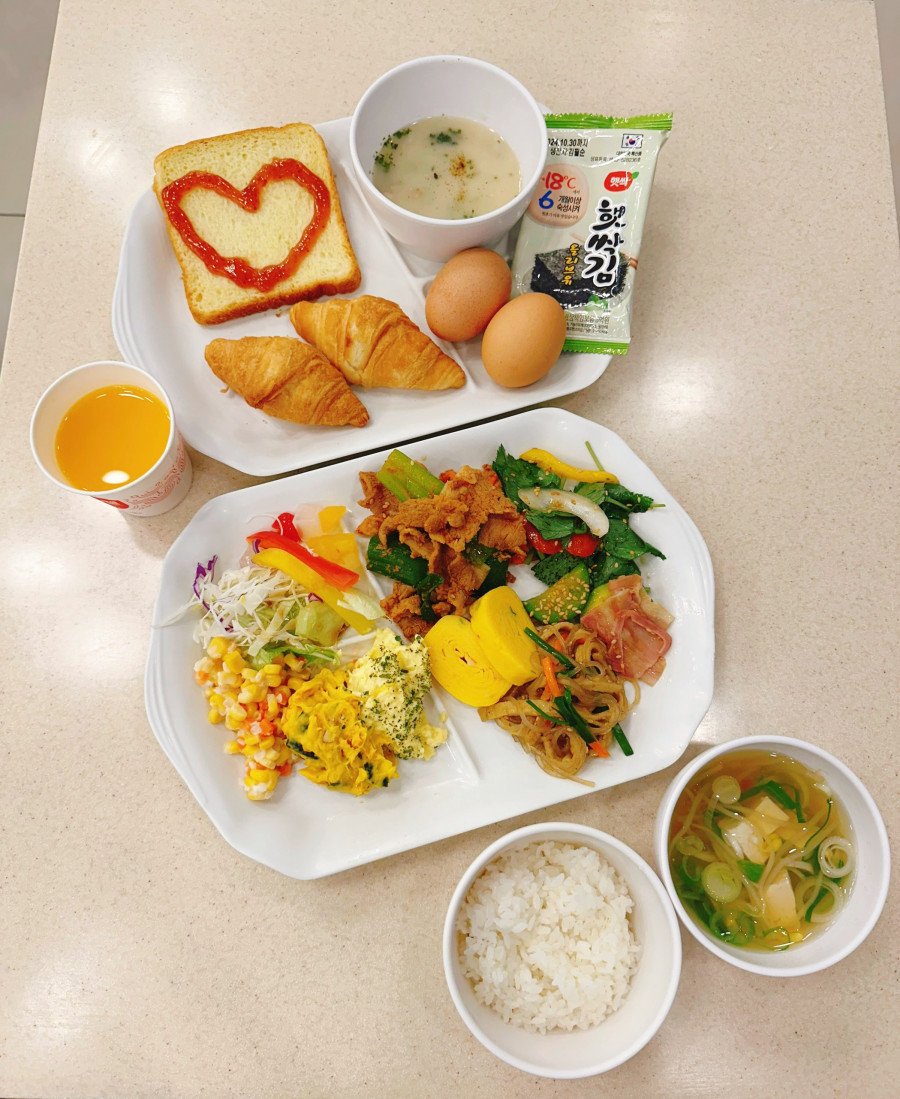海雲台 2 號館早餐餐盤的湯品與配菜