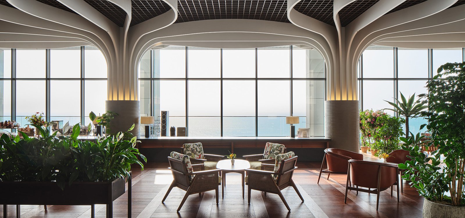 釜山 Ananti at Busan Cove 酒店的 McQueen’s Lounge 座位